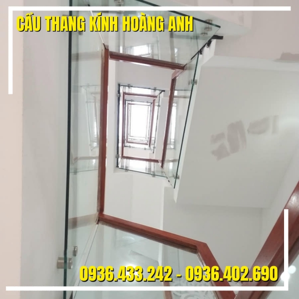 CẦU THANG KÍNH MẪU SỐ 7