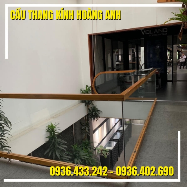 CẦU THANG KÍNH MẪU SỐ 8